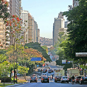 Cars on the way to their destination in Belo Horizonte