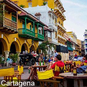 Busy marketplace at the Cartagena