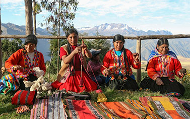 Women in traditional attire at a marketplace in Peru