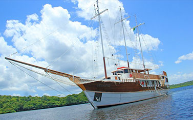 Luxury river cruise on the Amazon